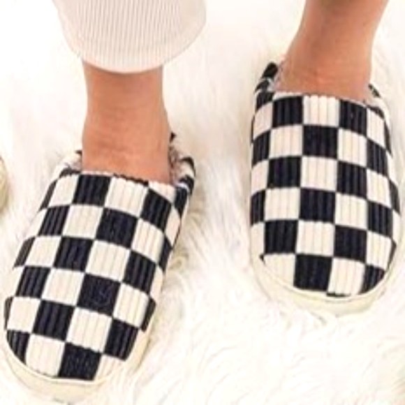 muchinrch Chess Fluffy Slippers - Size 8.5-9 - Picture 6 of 8